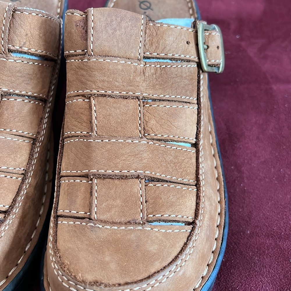 b.o.c. Tan Leather Mules - Picture 3 of 5